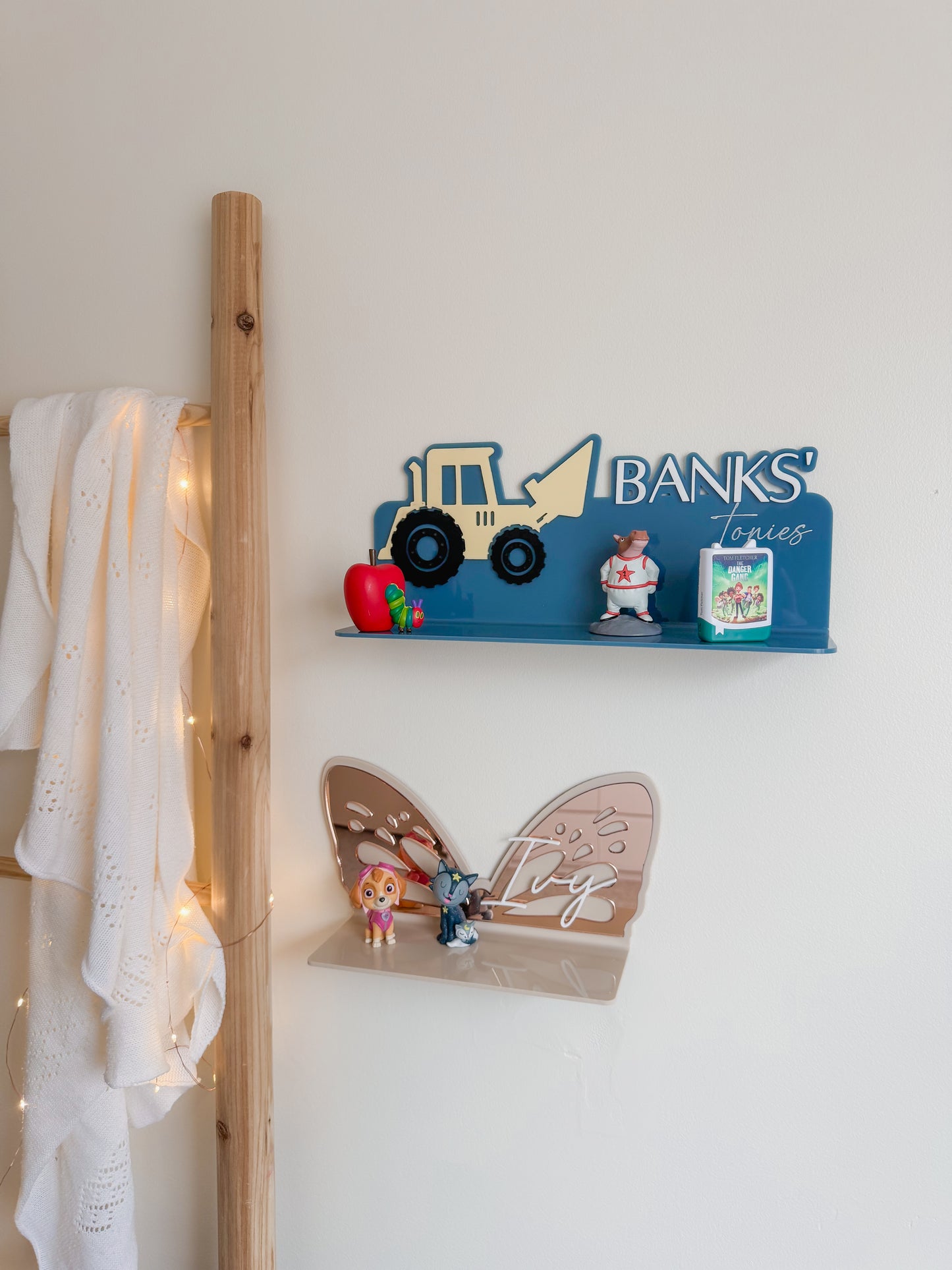 Floating Shelf | Large Icon + Text