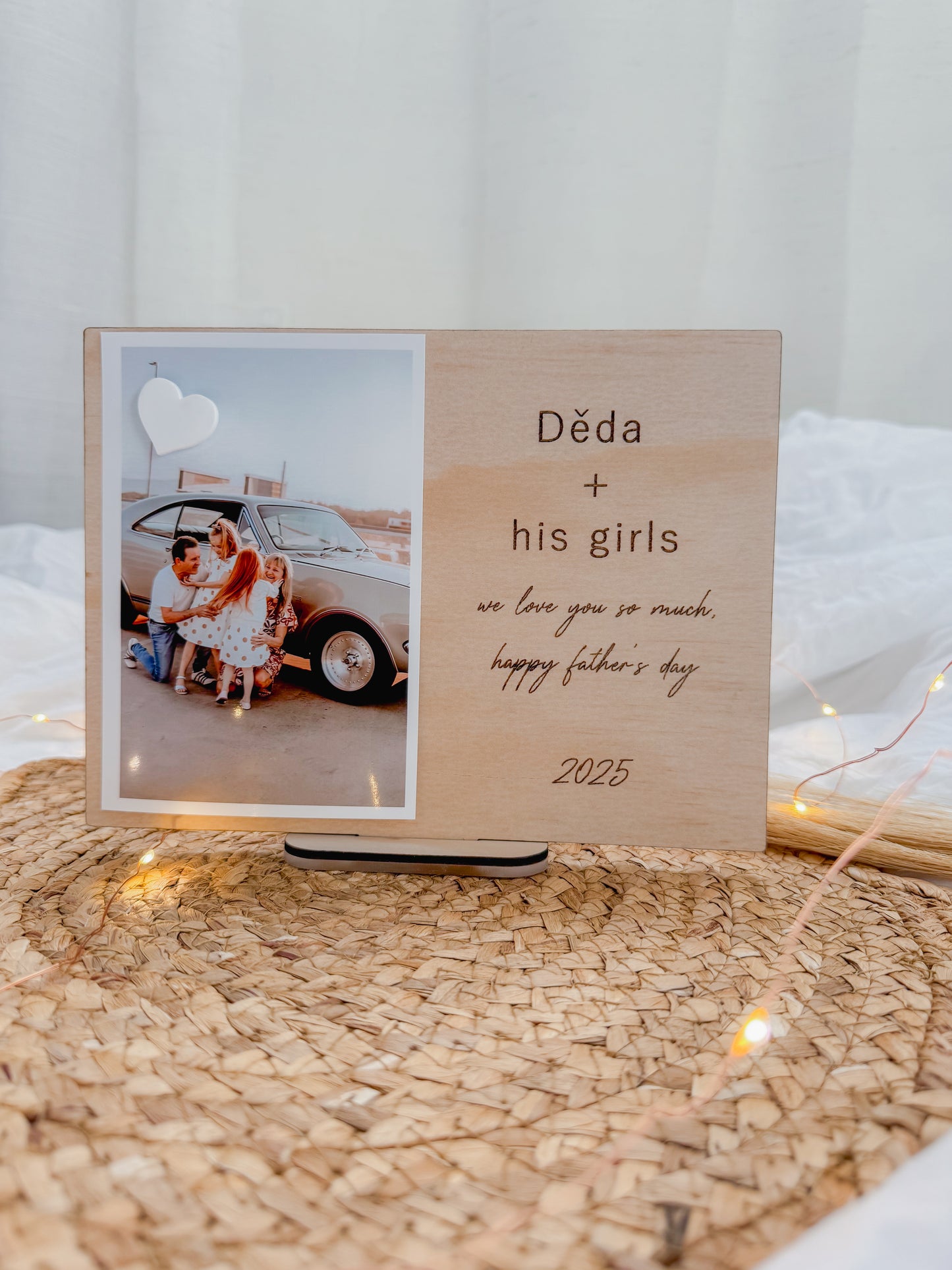 Custom text photo stand | magnetic
