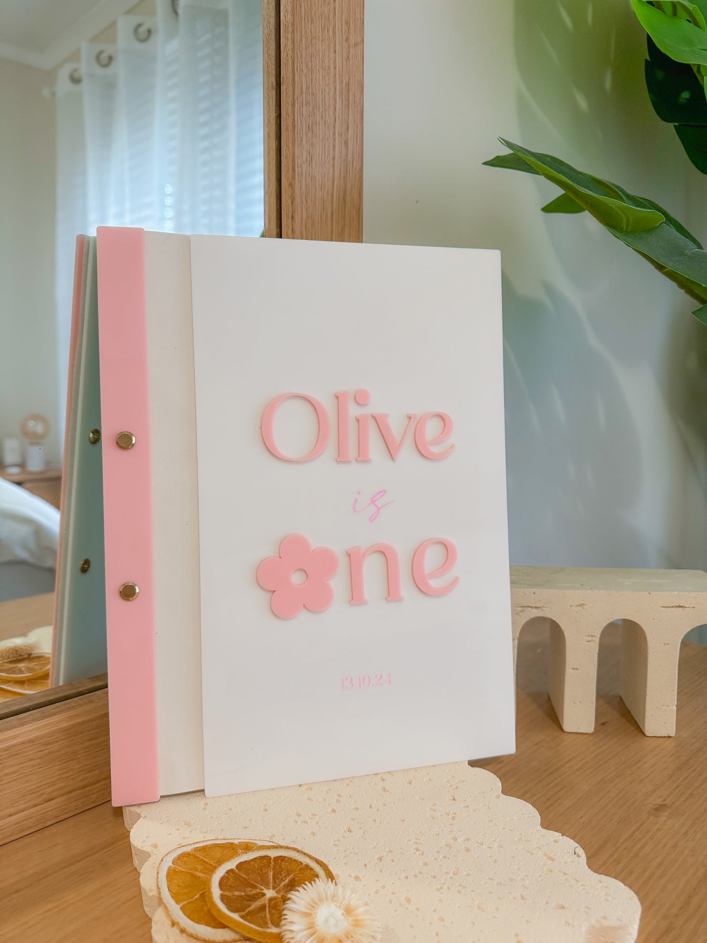 Luxe | Guestbook | Acrylic